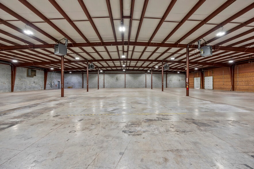 More Photos Of 2595 Viceroy Dr, Winston-Salem Warehouse For Lease