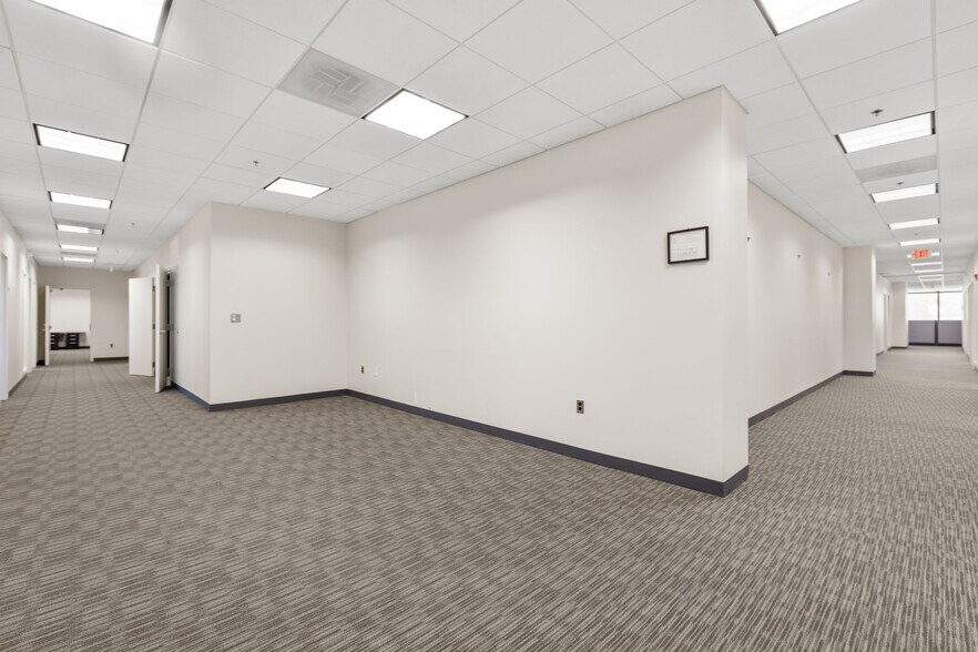 More Photos Of 10 Center St, Stafford Office For Lease
