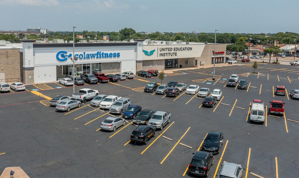 More Photos Of 1050 N Westmoreland Rd, Dallas Unknown For Lease