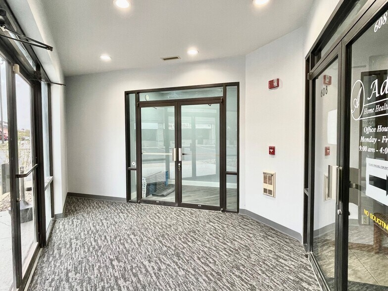 More Photos Of 608 W Lincoln Hwy, Merrillville Office Residential For Lease