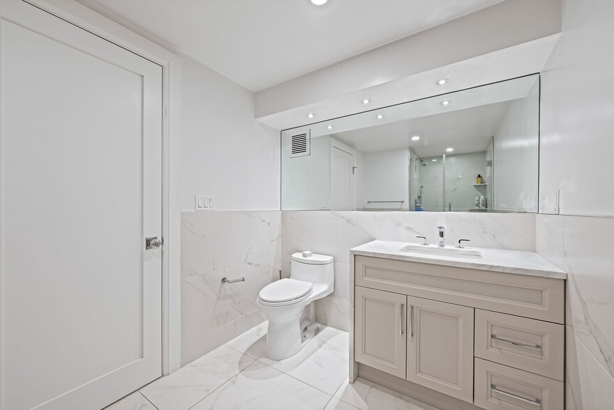 More Photos Of 88 Windsor Ave, Mineola Warehouse For Sale