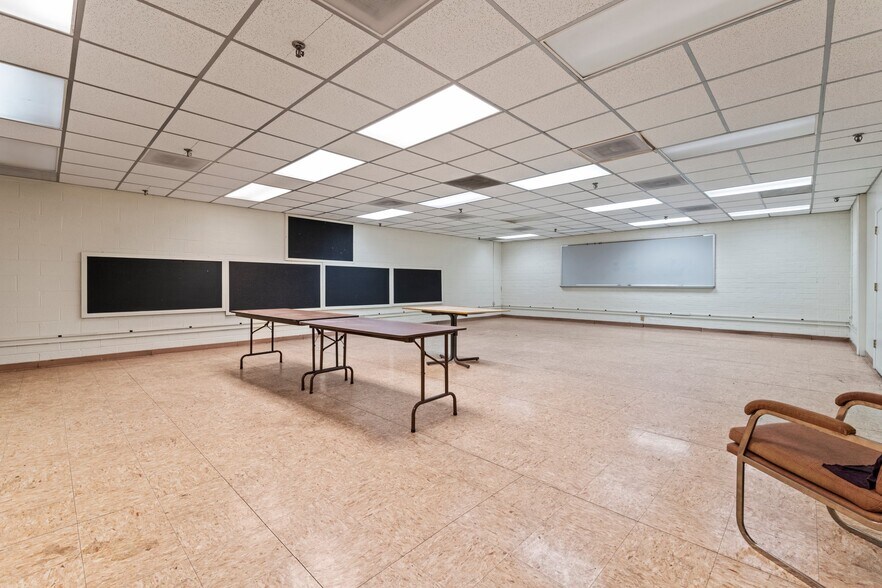 More Photos Of 327 Lewis St, Oxford Coworking Space