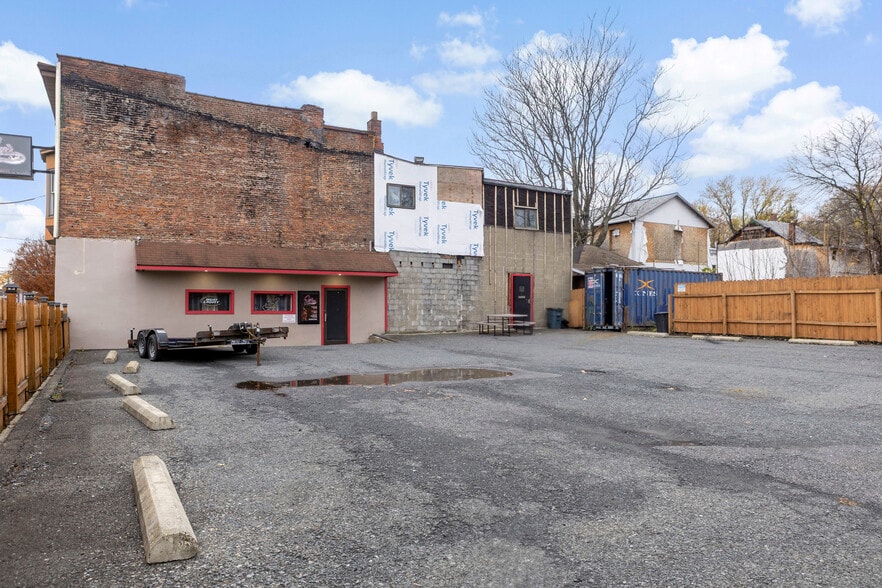 More Photos Of 1118 Broadway, Albany Bar For Sale