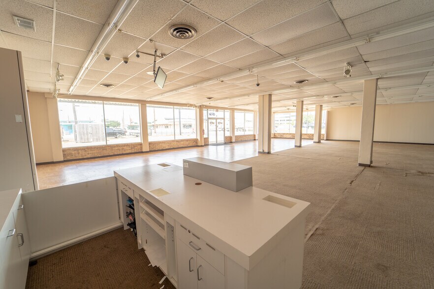 More Photos Of 703 E Rio Grande St, Victoria Storefront Retail Office For Sale