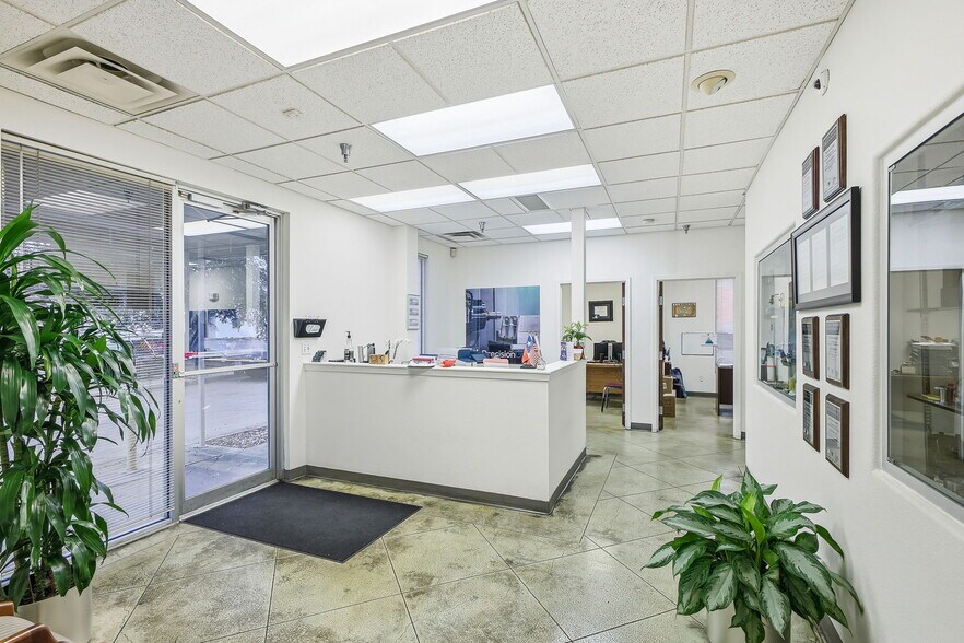 More Photos Of 315 N Park Dr, San Antonio Warehouse For Sale