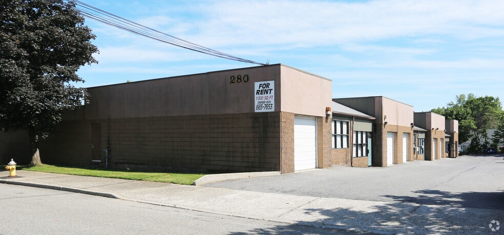 Primary Photo Of 280 Suburban Ave, Deer Park Warehouse For Lease