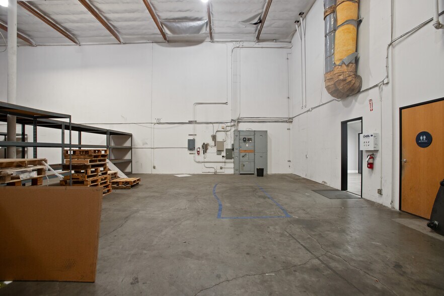 More Photos Of 1351 S Lewis St, Anaheim Warehouse For Sale