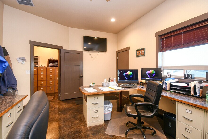 More Photos Of 818 Airport Rd, Pendleton Showroom For Sale