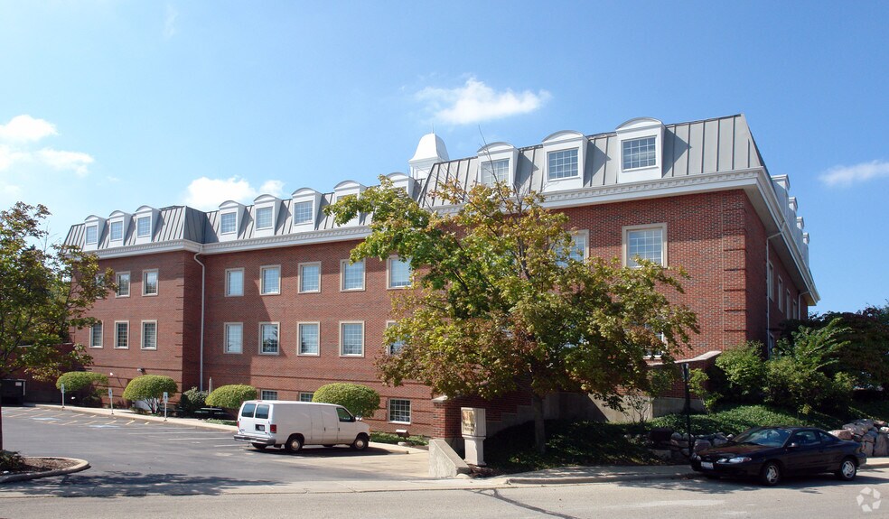 More Photos Of 201 S Grove Ave, Barrington Office For Lease