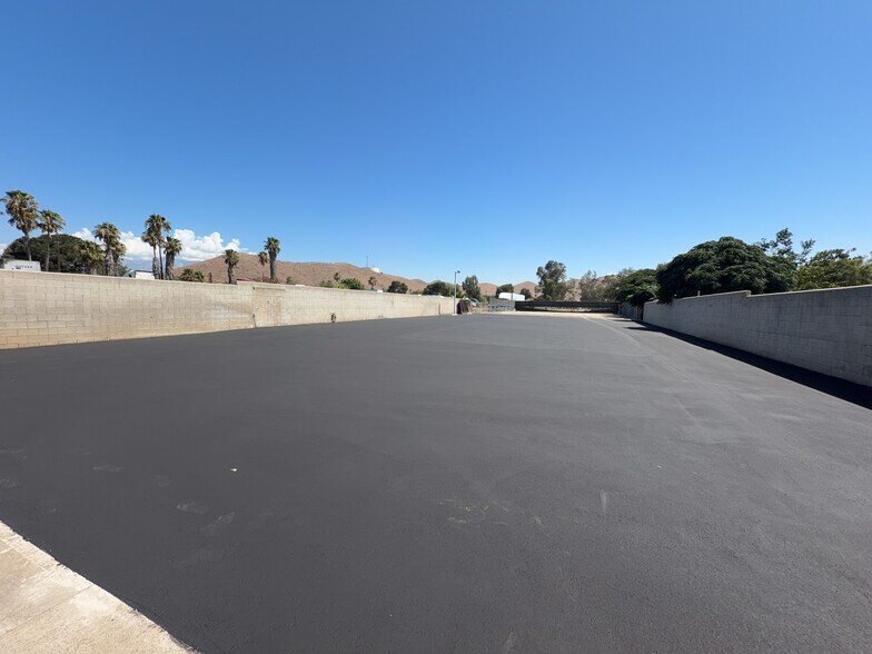 More Photos Of 10051 Mission Blvd, Jurupa Valley Contractor Storage Yard For Lease