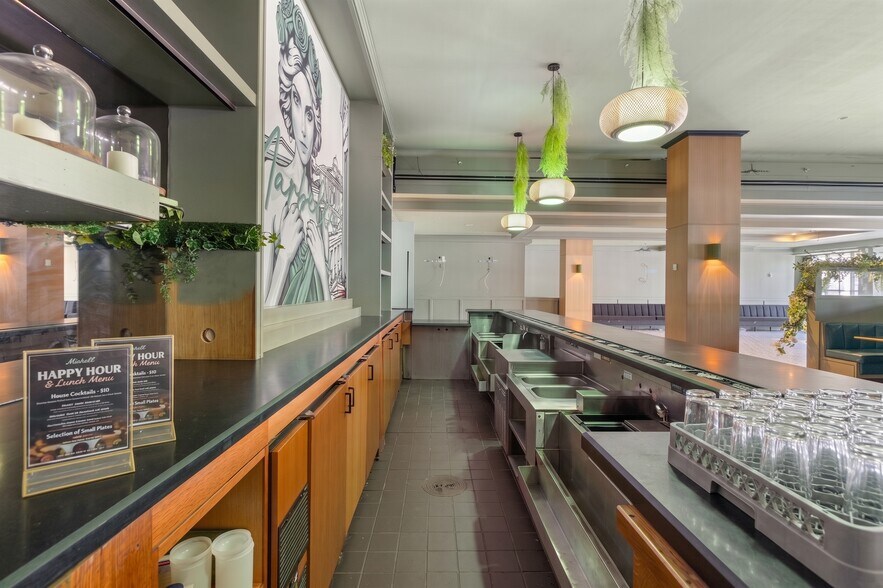 More Photos Of 24 Navy Pier Ct, Staten Island Restaurant For Lease