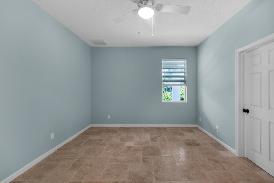 More Photos Of 401 18th St, Vero Beach Apartments For Sale