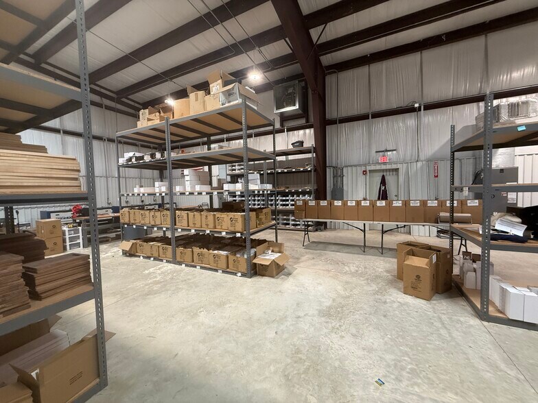More Photos Of 11729 Uradco Pl, San Antonio Industrial For Lease