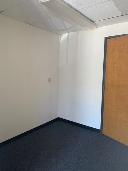 More Photos Of 100 S Reservoir St, Pomona Warehouse For Lease