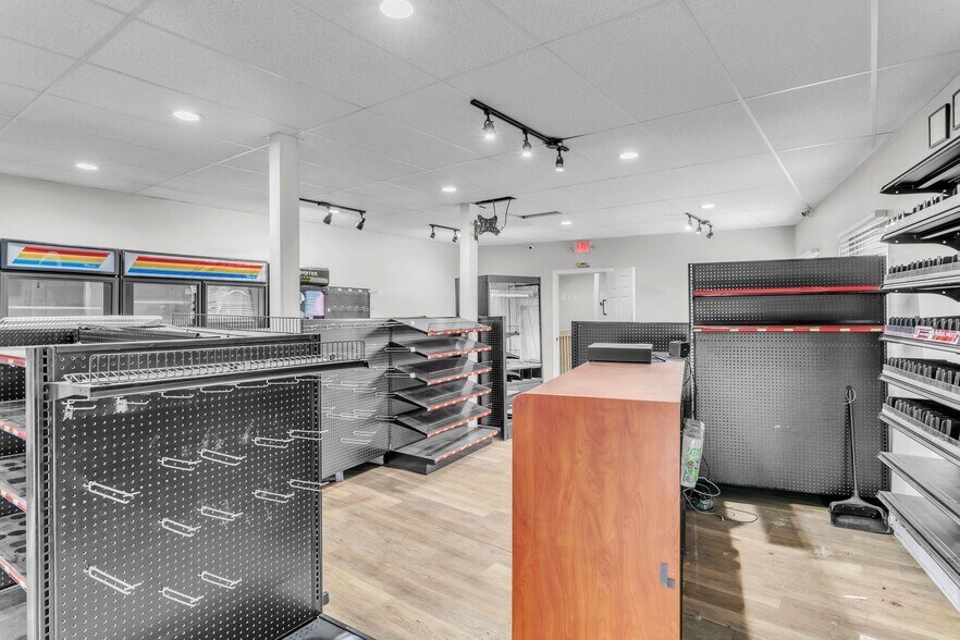 More Photos Of 94 Meadow St, Westfield Storefront Retail Office For Lease
