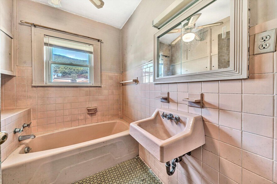 More Photos Of 5422 Franklin Rd SW, Roanoke Office For Sale