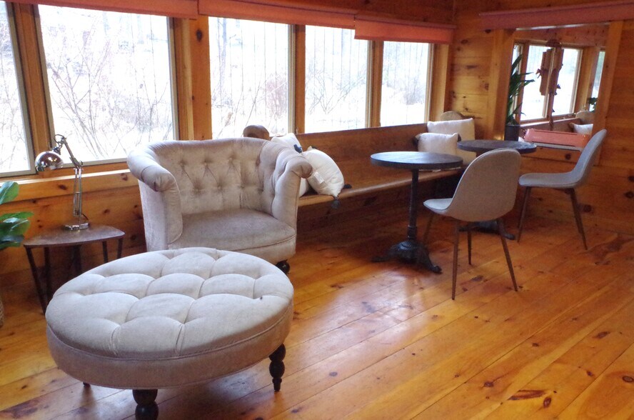 More Photos Of 133 Main St, High Falls Office For Lease