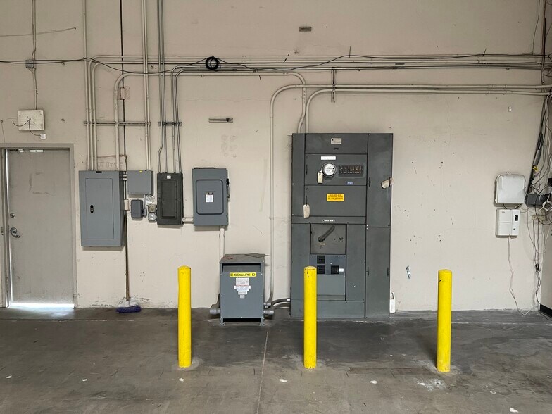 More Photos Of 11760 Slauson Ave, Santa Fe Springs Manufacturing For Lease