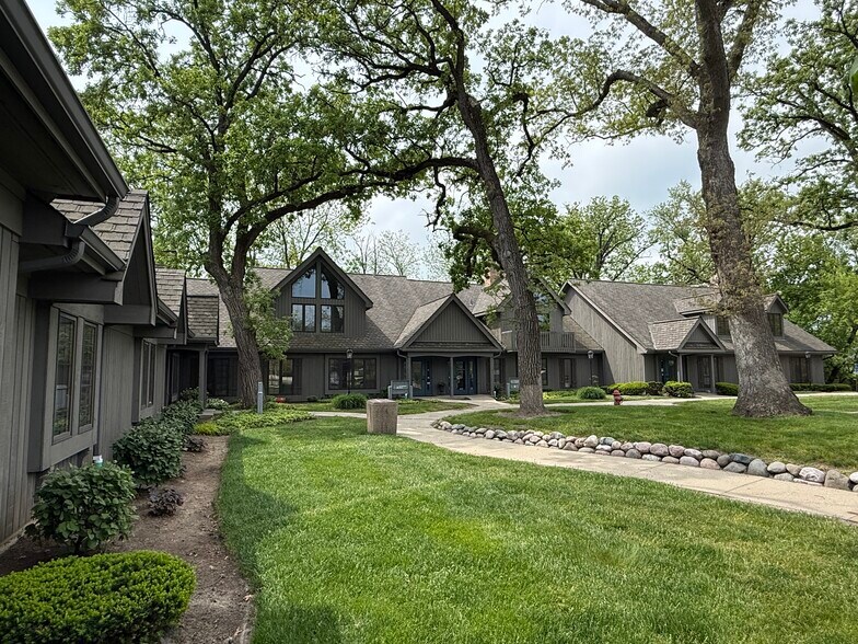 Primary Photo Of 475 W Terra Cotta Ave, Crystal Lake Office For Lease