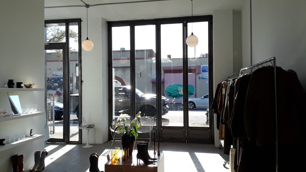 More Photos Of 39 Norman Ave, Brooklyn Showroom For Lease