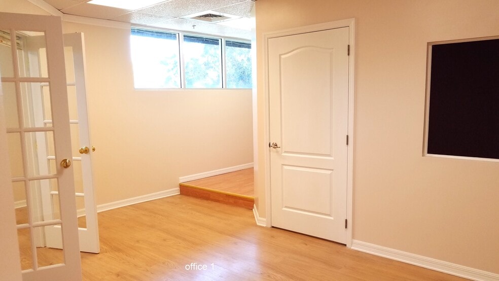 More Photos Of 7802 Kingspointe Pky, Orlando Office For Lease