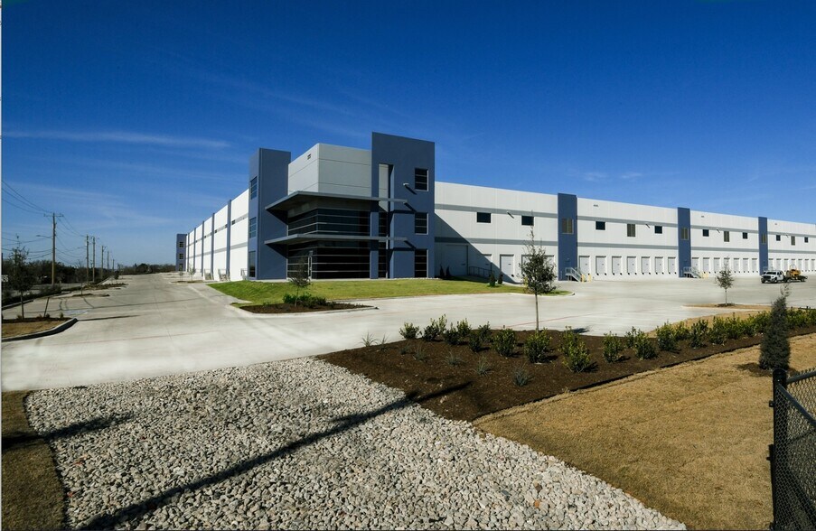 Primary Photo Of 3737 Dan Morton Dr, Dallas Distribution For Lease