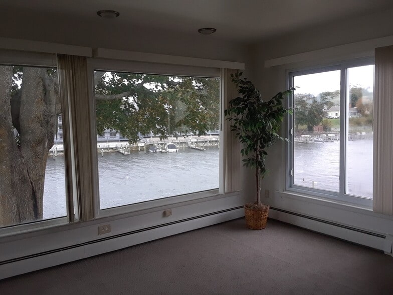 More Photos Of 520 Water St, Manistee Hotel For Sale