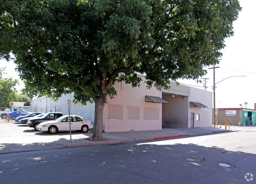 More Photos Of 702 Kearney Ave, Modesto Warehouse For Lease