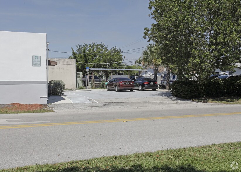 More Photos Of 1661 E Sample Rd, Pompano Beach Storefront For Lease