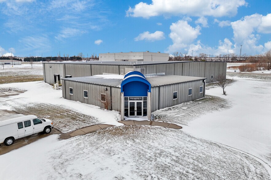 More Photos Of 701 Technology Pl, Waverly Manufacturing For Lease