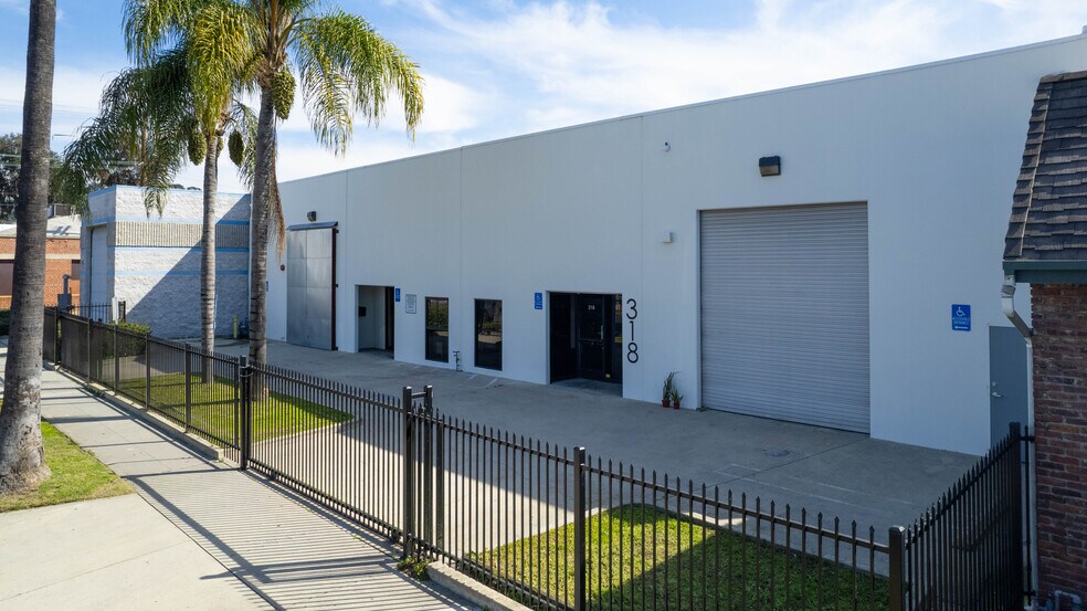 More Photos Of 316-318 Mira Loma Ave, Glendale Warehouse For Lease