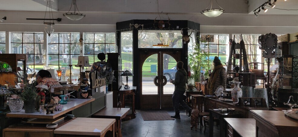 More Photos Of 3384 SE Milwaukie Ave, Portland Storefront For Sale