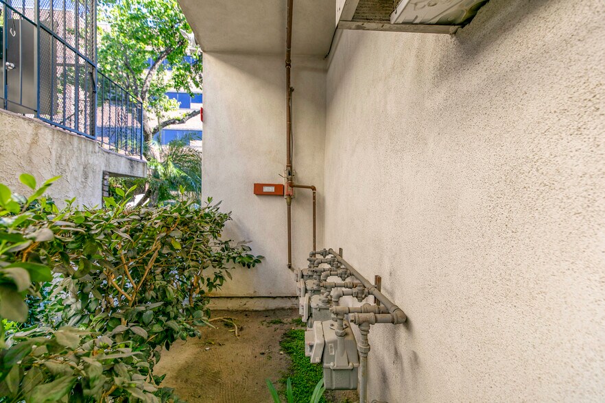 More Photos Of 335-337 E Providencia Ave, Burbank Apartments For Sale