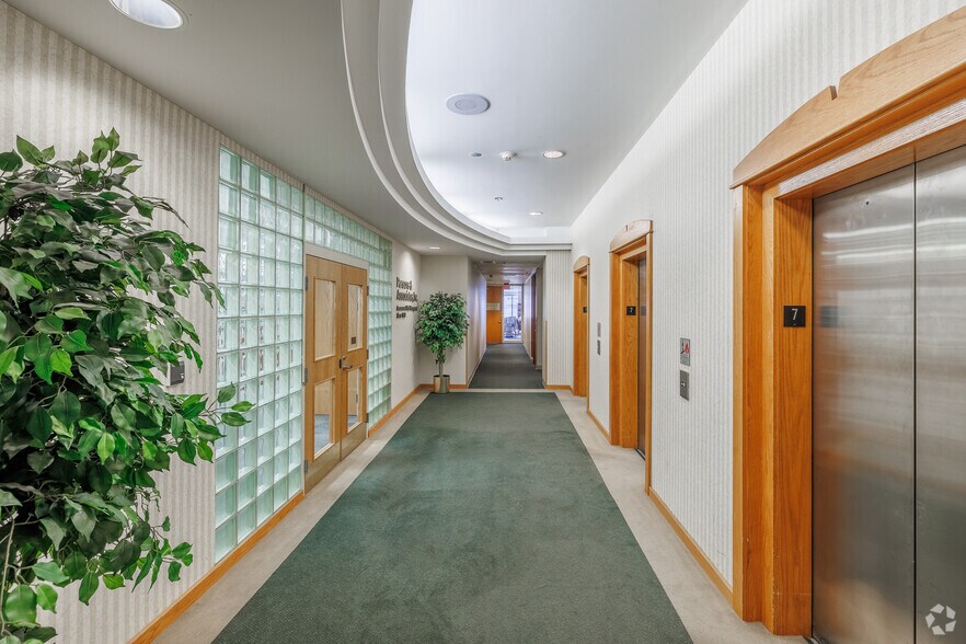 More Photos Of 441 S Salina St, Syracuse Office For Lease