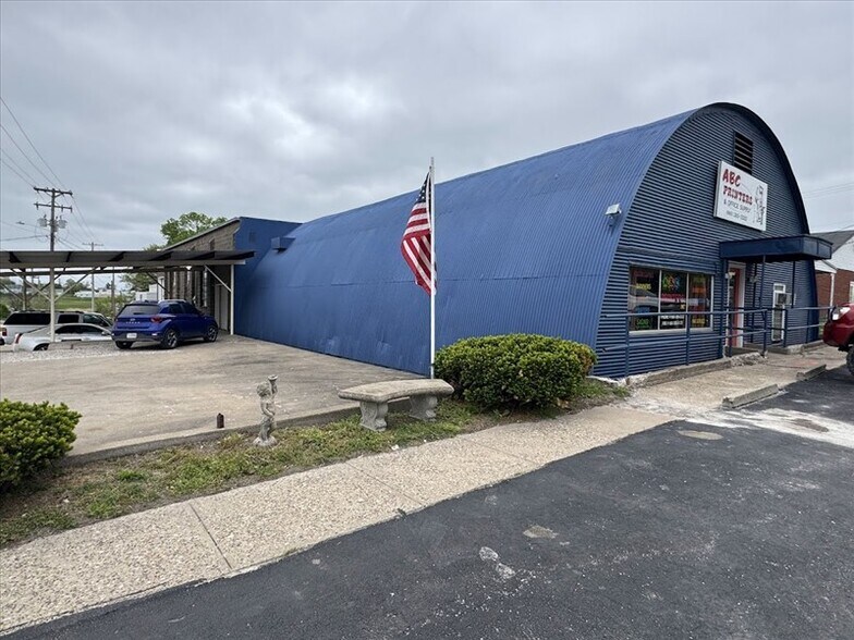 More Photos Of 51 S Rubey St, Macon General Retail For Sale
