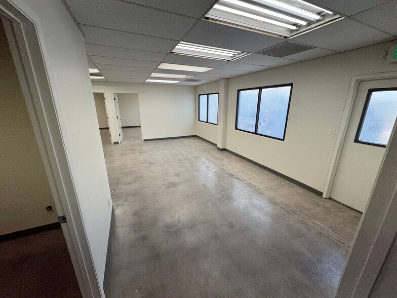 More Photos Of 440 E Walnut Ave, Fullerton Warehouse For Lease