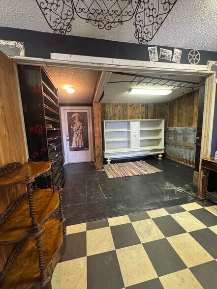 More Photos Of 15 Main St, Mammoth Spring Office For Sale