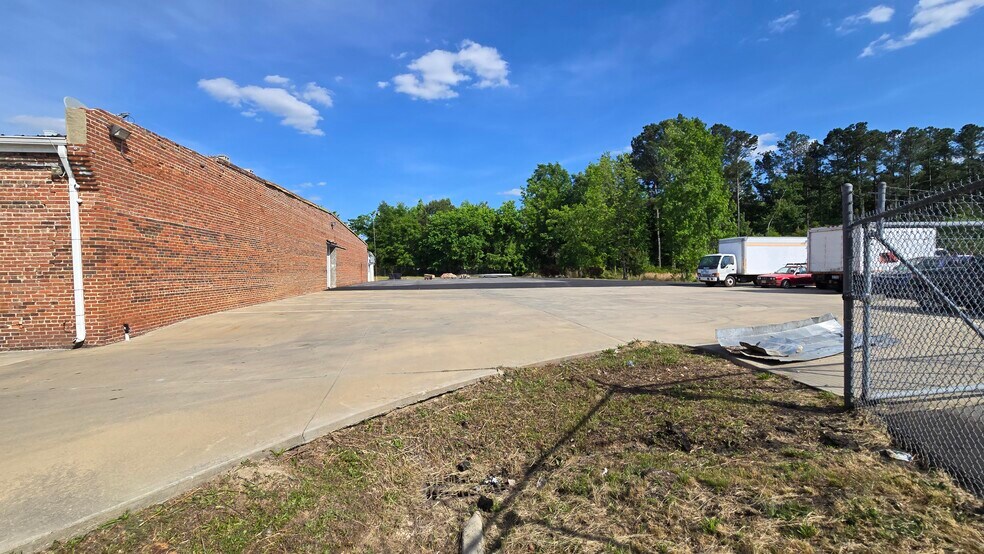 More Photos Of 711 E Rose St, Smithfield Warehouse For Sale