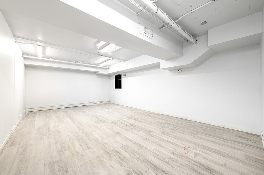 More Photos Of 7199 Boul Saint-Michel, Montréal Storefront Retail Office For Lease