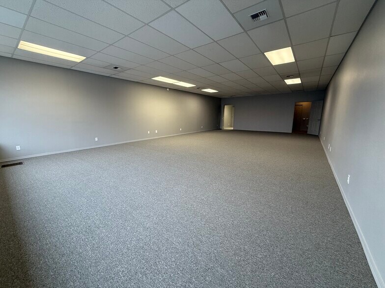 More Photos Of 3302-3304 Main St, Yakima Freestanding For Lease
