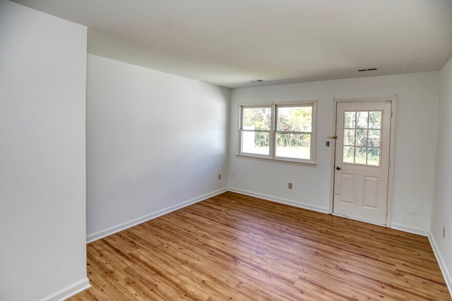 More Photos Of 7626 Bellehaven Dr, Gloucester Point Apartments For Sale