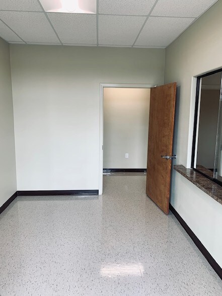 More Photos Of 909 S 14th St, La Porte Warehouse For Lease