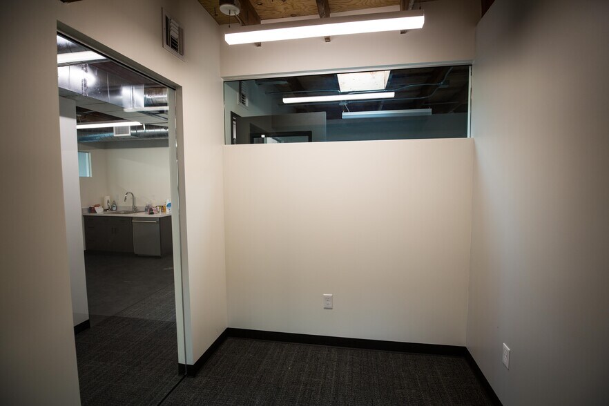 More Photos Of 2415-2419 SE 11th Ave, Portland Storefront Retail Office For Sale
