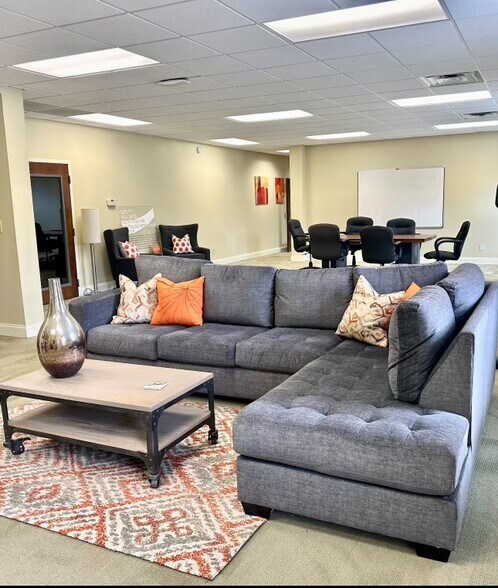 More Photos Of 104 Progress Dr, Frankfort Office For Sale