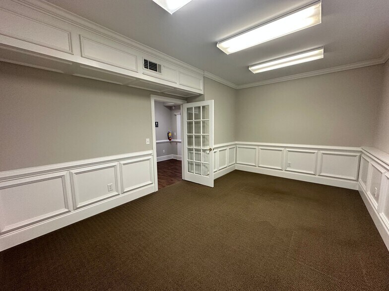 More Photos Of 327 Dahlonega St, Cumming Medical For Sale