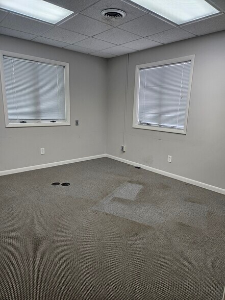 More Photos Of 950-980 Wabash Ave, Chesterton Industrial For Sale