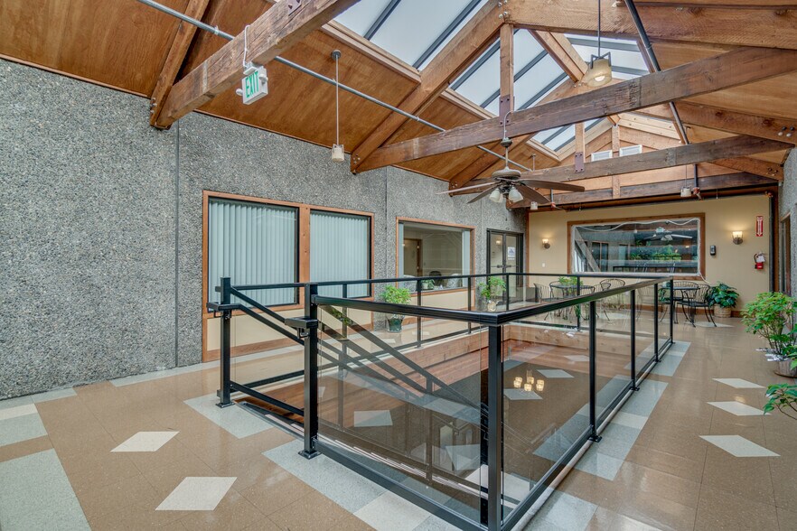 More Photos Of 39065-39085 Pioneer Blvd, Sandy Office For Lease