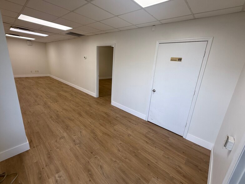 More Photos Of 1262-1270 Commons Ct, Clermont Warehouse For Lease