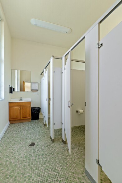 More Photos Of 1476 SW Main St, Greenville Medical For Sale