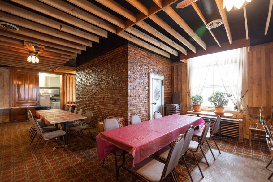 More Photos Of 100 S Washington St, Lake City Restaurant For Sale